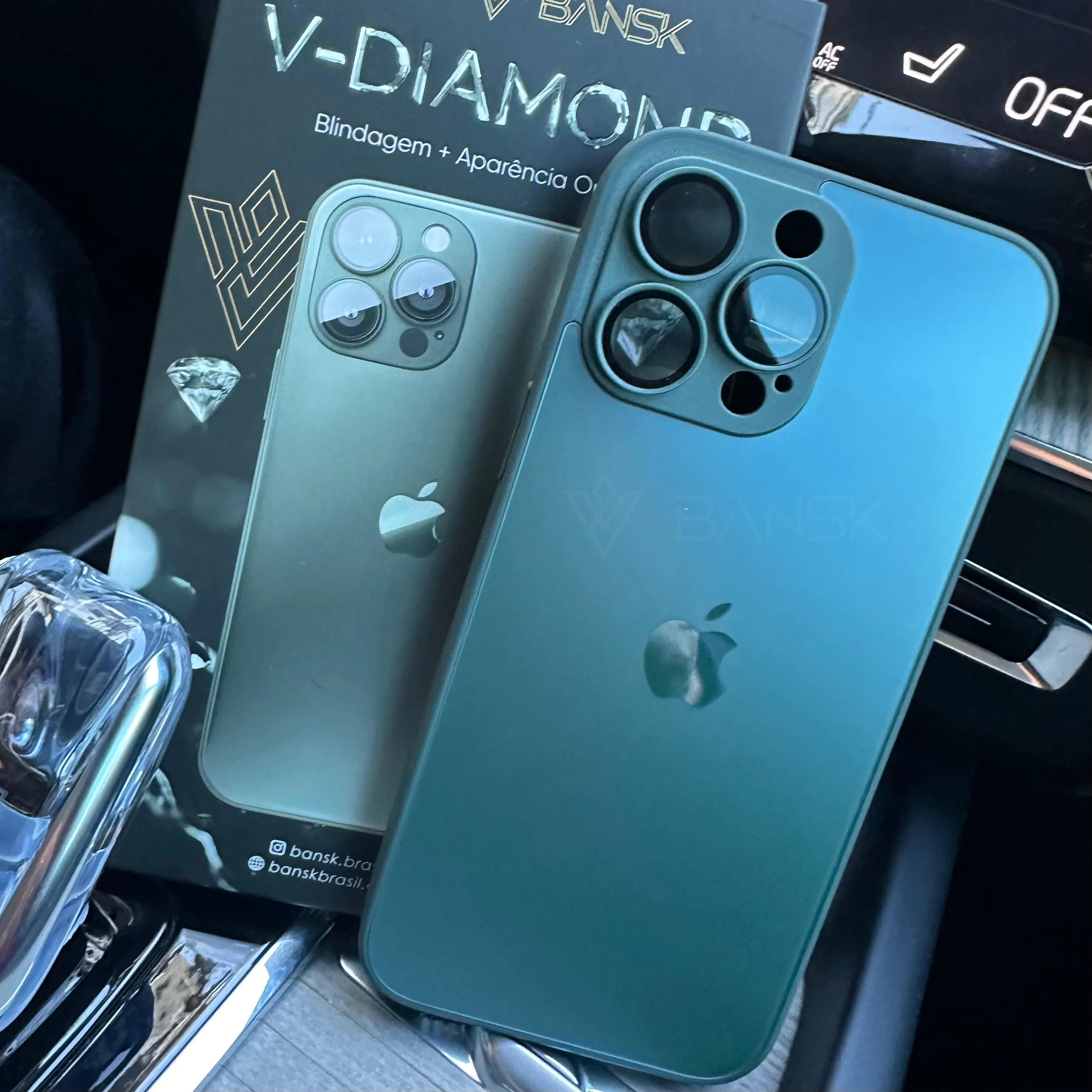 iPhone com capa V-Diamond